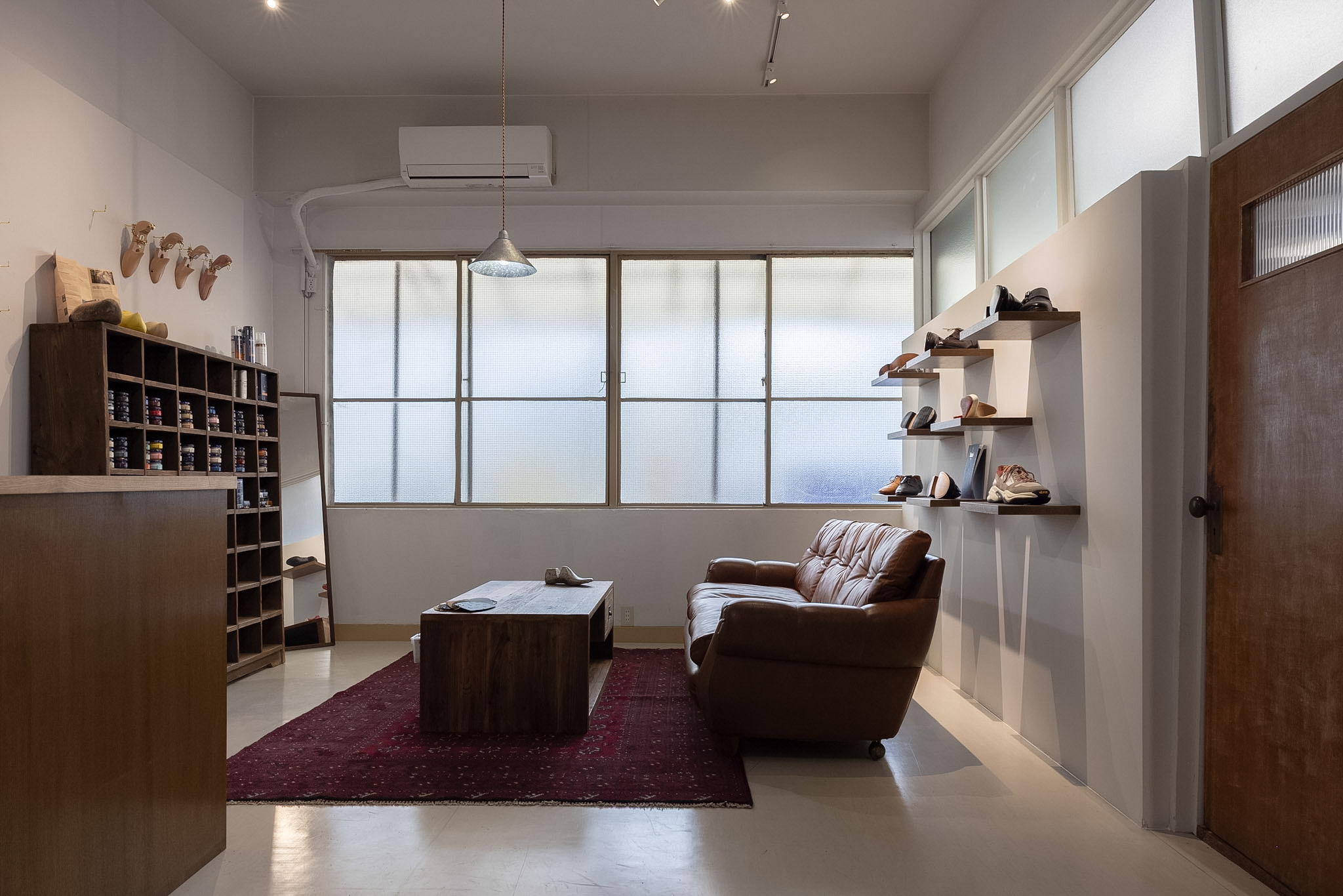 Andante shoe repair の店内
